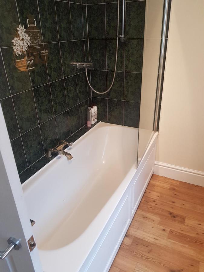 Апартаменти Large First Floor Balcony Flat Next To Beach Вестон-супер-Мар Екстер'єр фото
