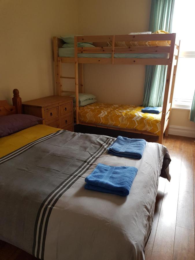 Апартаменти Large First Floor Balcony Flat Next To Beach Вестон-супер-Мар Екстер'єр фото